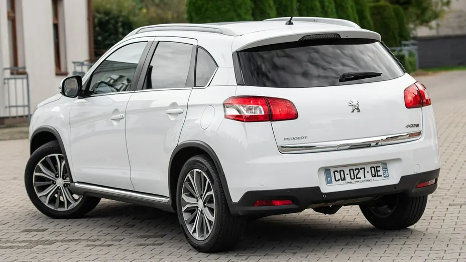 PEUGEOT 4008 -