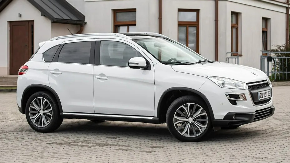 PEUGEOT 4008 -
