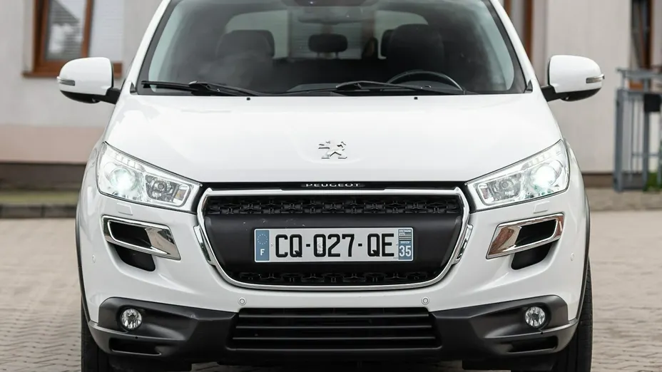 PEUGEOT 4008 -
