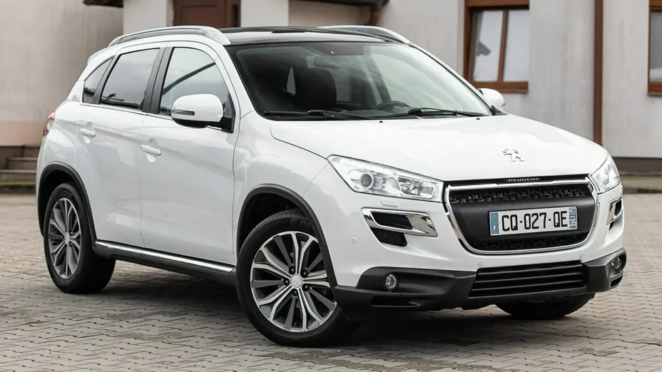 PEUGEOT 4008 -