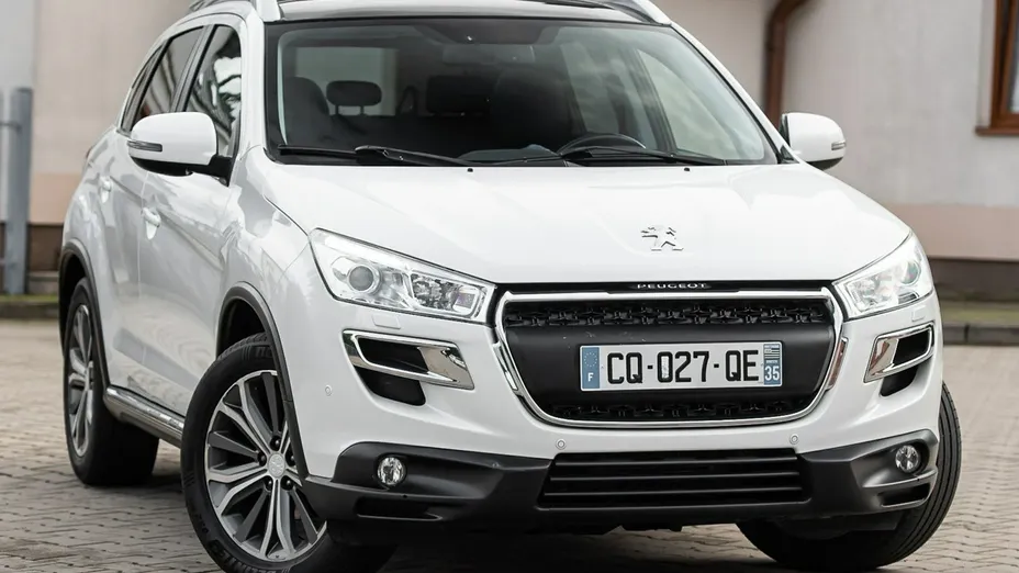 PEUGEOT 4008 -