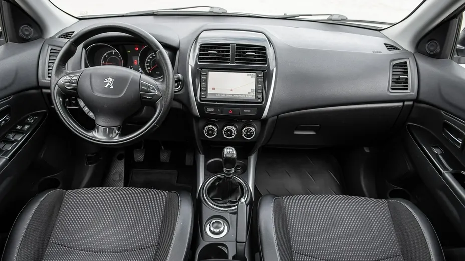 PEUGEOT 4008 -