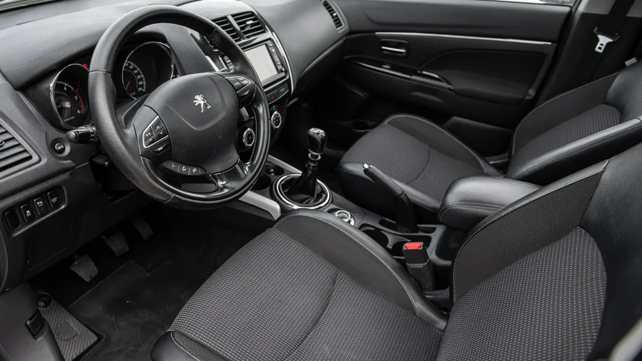 PEUGEOT 4008 -