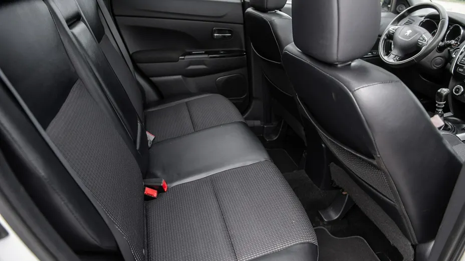 PEUGEOT 4008 -