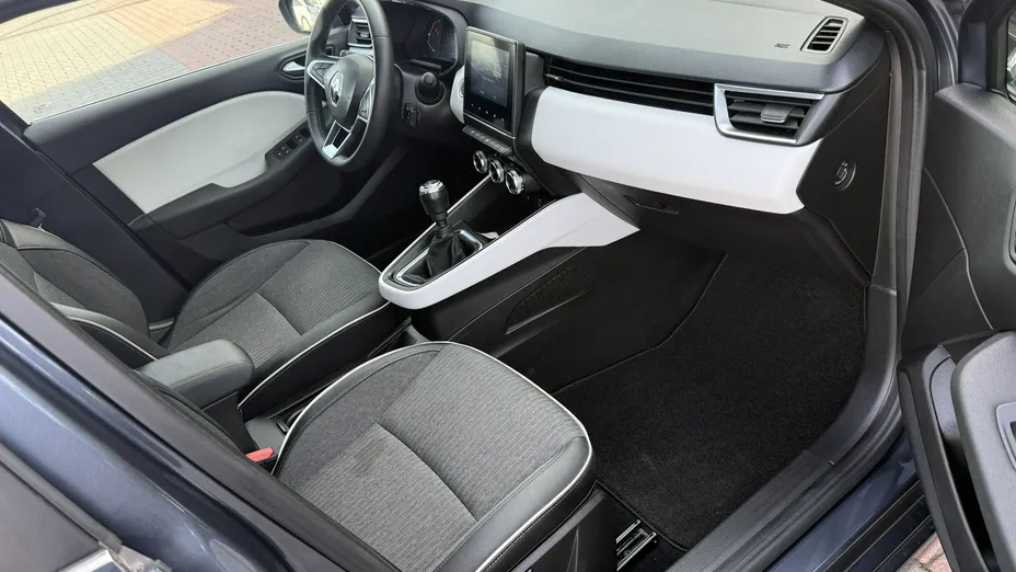 RENAULT Clio -