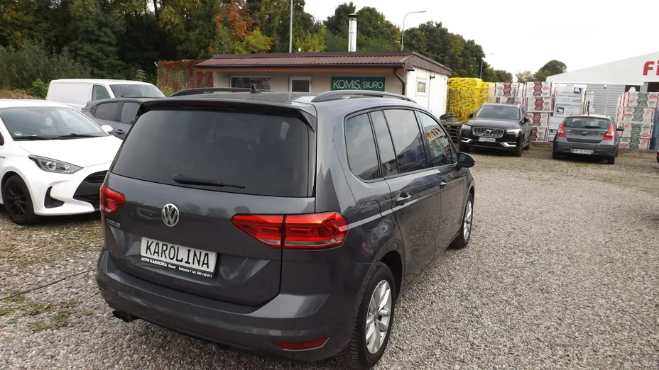 VOLKSWAGEN Touran -