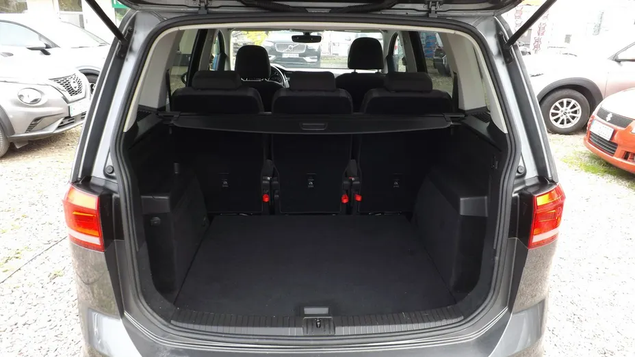 VOLKSWAGEN Touran -