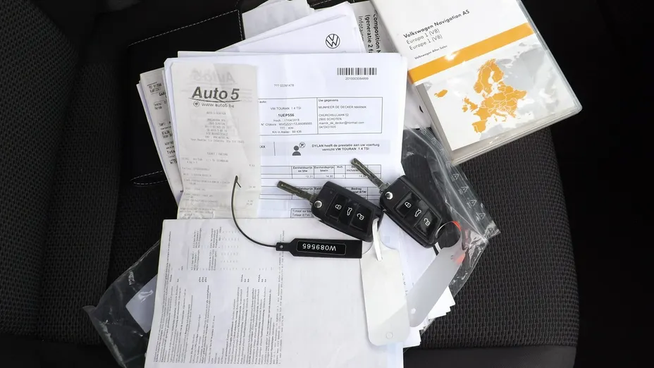 VOLKSWAGEN Touran -