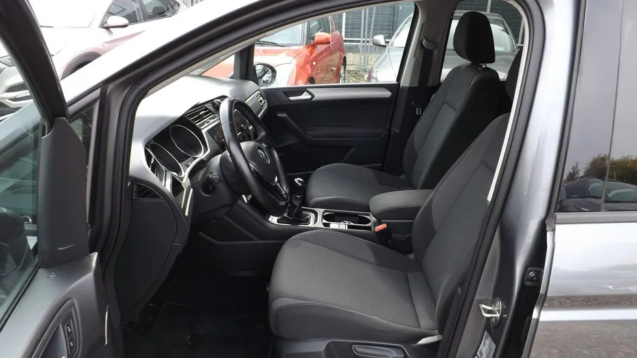 VOLKSWAGEN Touran -