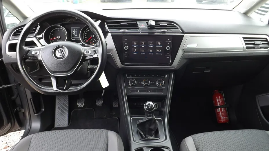 VOLKSWAGEN Touran -