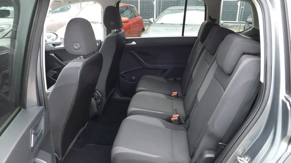 VOLKSWAGEN Touran -