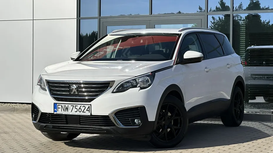 PEUGEOT 5008 -