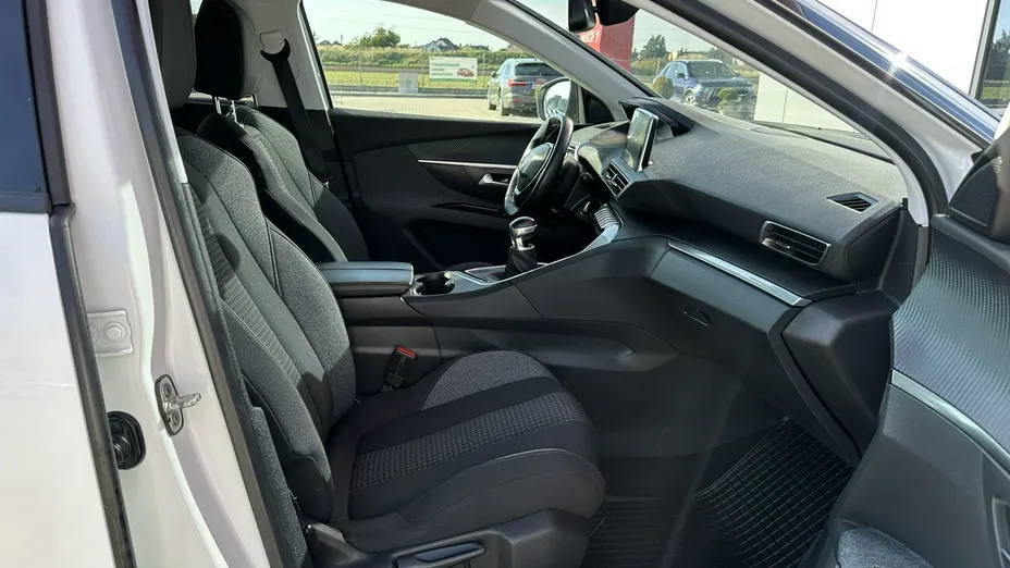 PEUGEOT 5008 -
