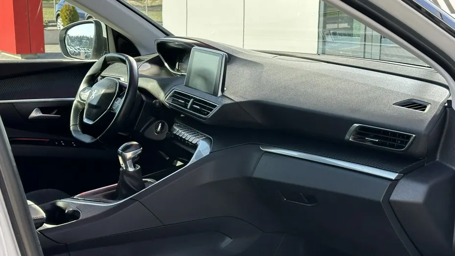PEUGEOT 5008 -