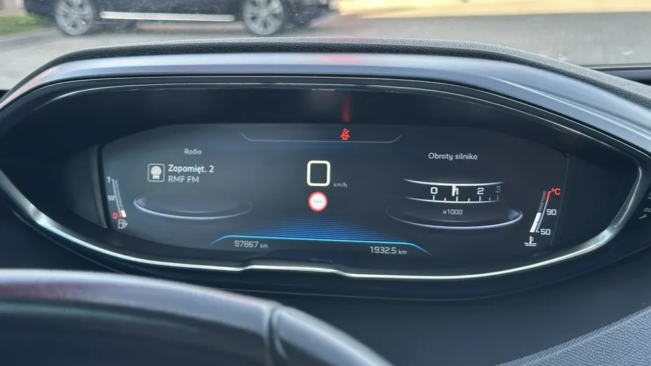 PEUGEOT 5008 -