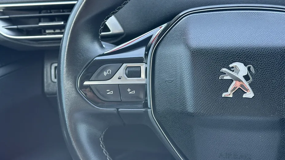 PEUGEOT 5008 -