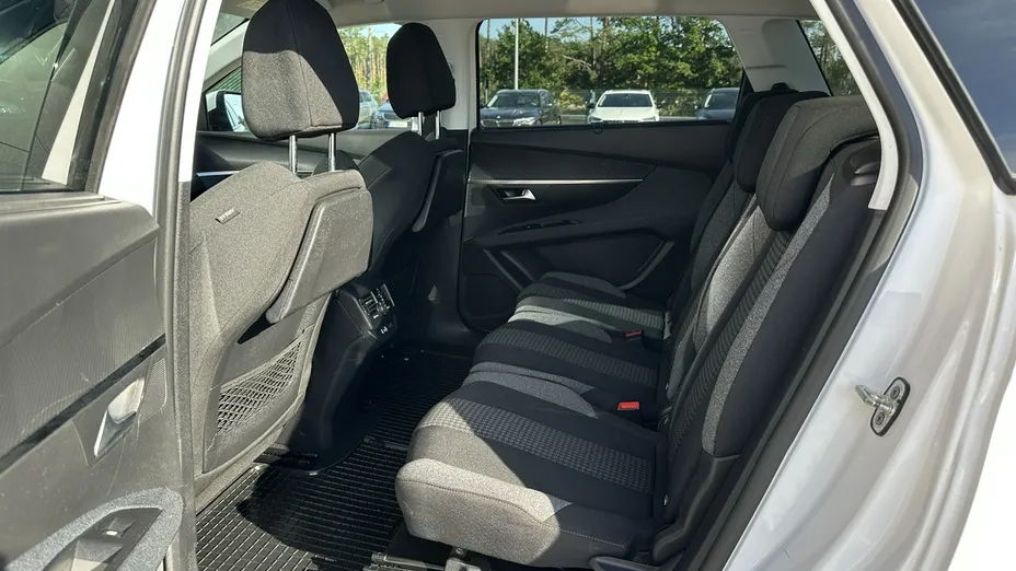 PEUGEOT 5008 -
