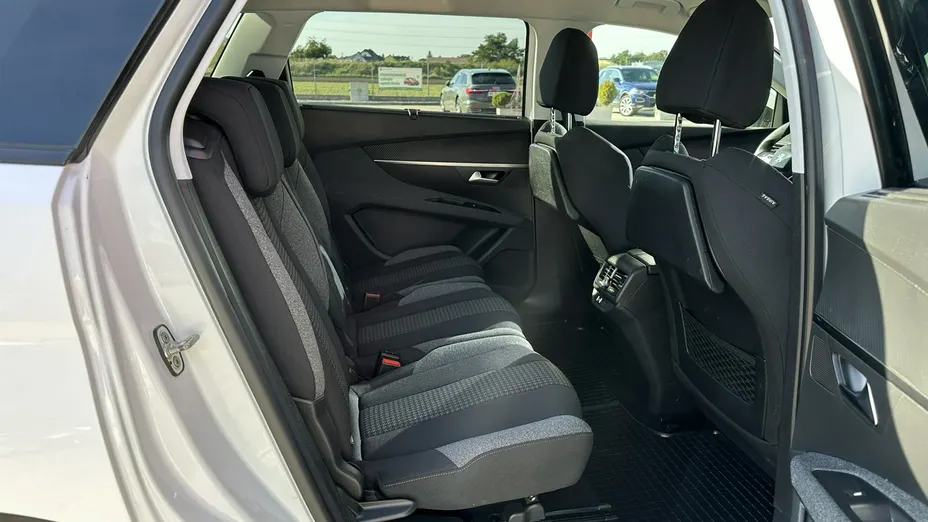 PEUGEOT 5008 -