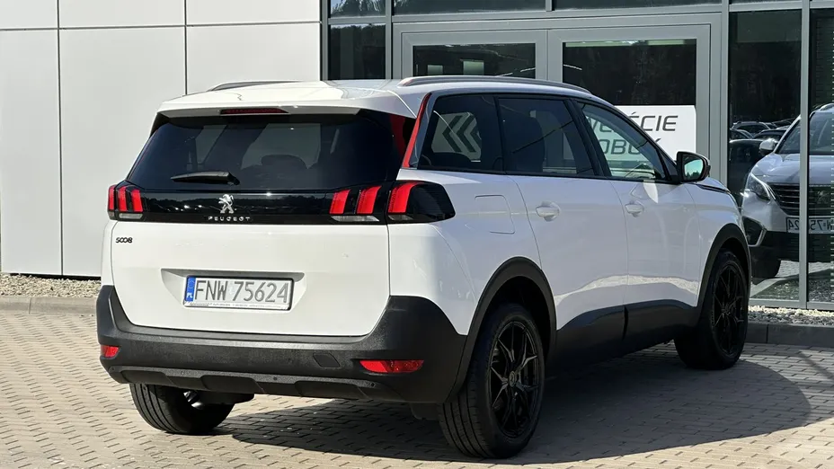 PEUGEOT 5008 -