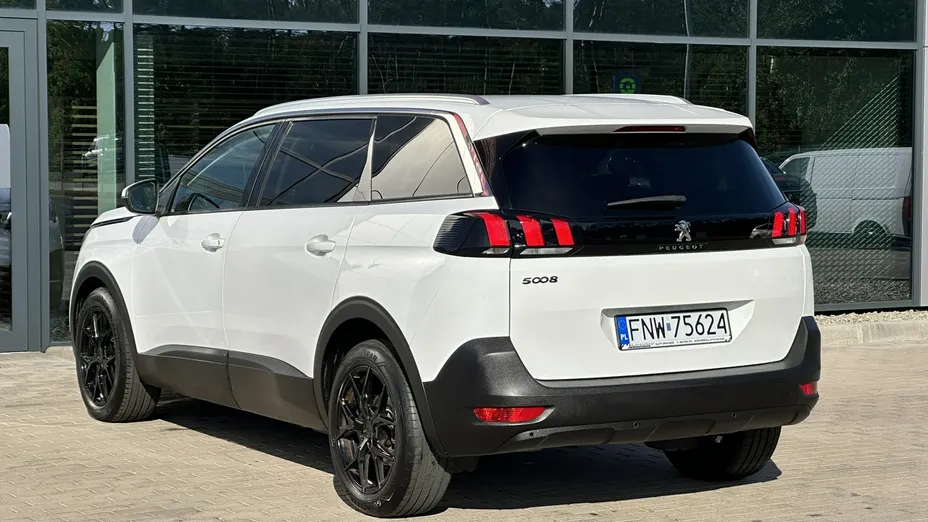 PEUGEOT 5008 -