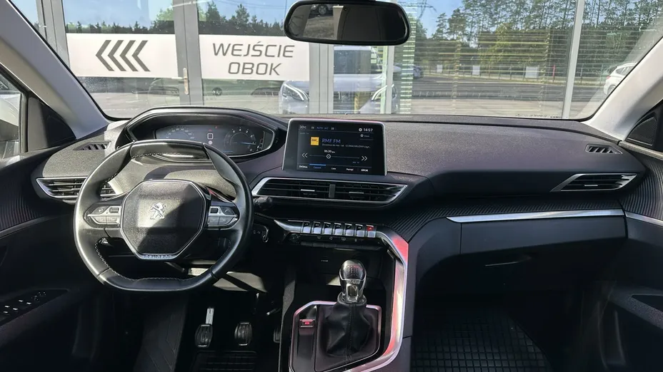 PEUGEOT 5008 -