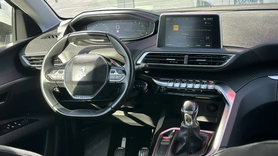 PEUGEOT 5008 -