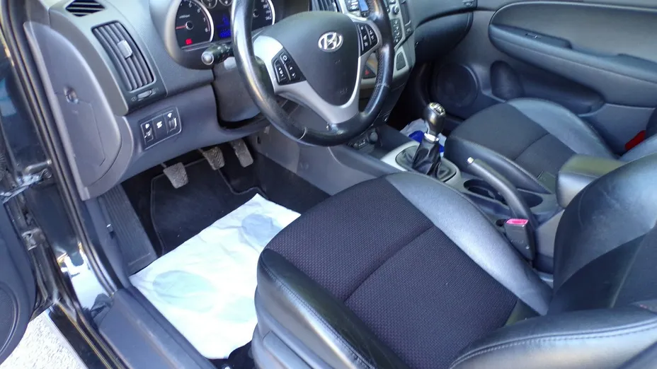 HYUNDAI i30 -