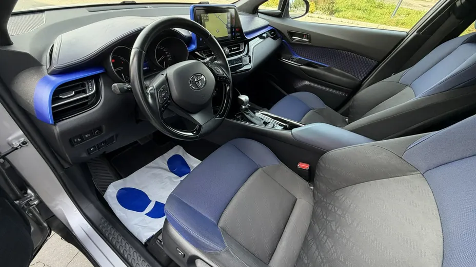 TOYOTA C-HR -