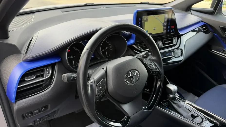 TOYOTA C-HR -
