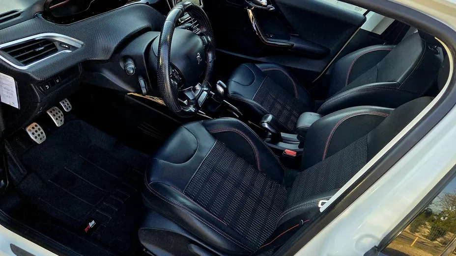 PEUGEOT 2008 -