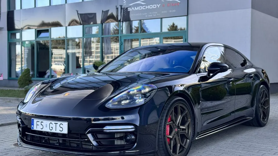 PORSCHE Panamera -