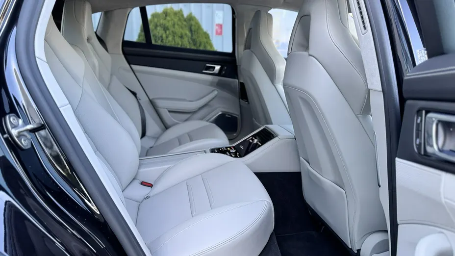 PORSCHE Panamera -