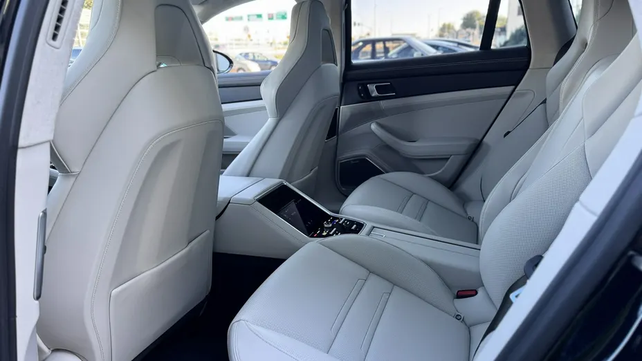 PORSCHE Panamera -