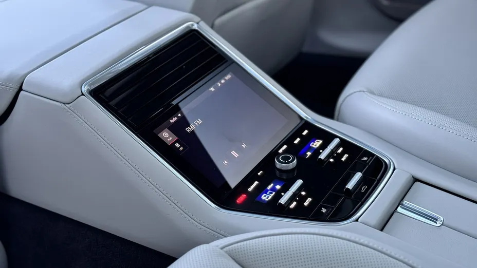 PORSCHE Panamera -