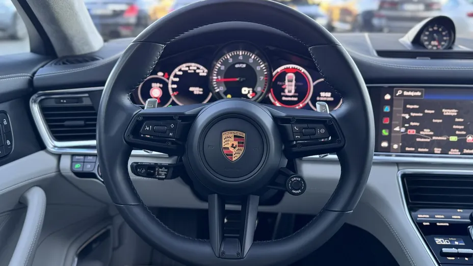 PORSCHE Panamera -