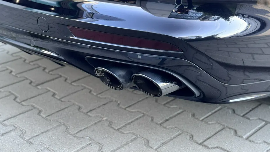 PORSCHE Panamera -