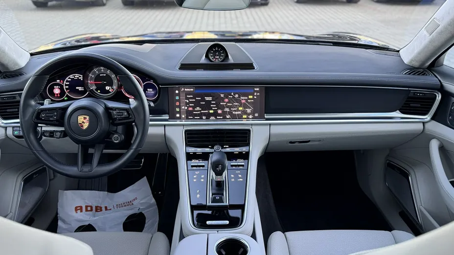 PORSCHE Panamera -