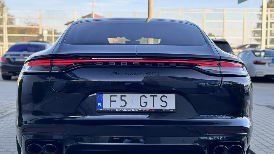 PORSCHE Panamera -