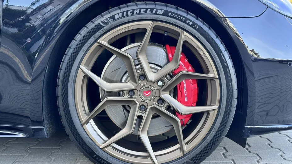 PORSCHE Panamera -