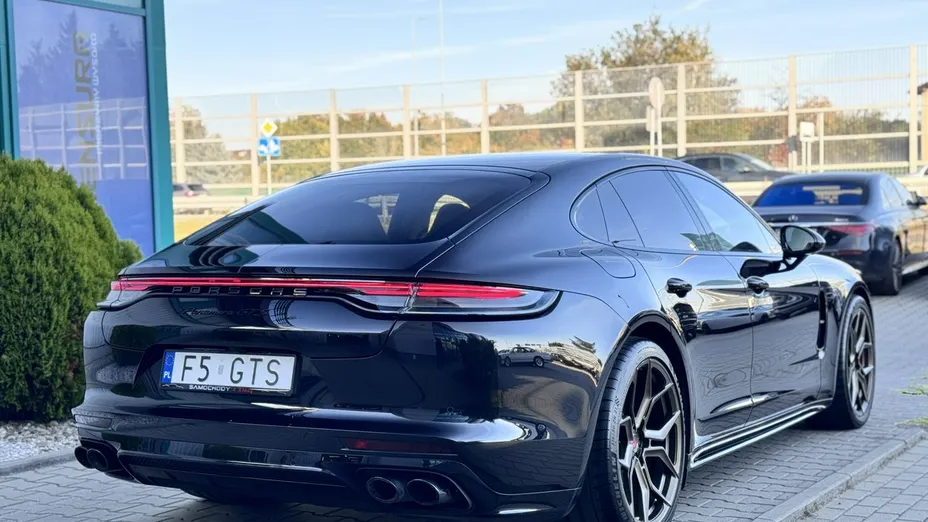 PORSCHE Panamera -