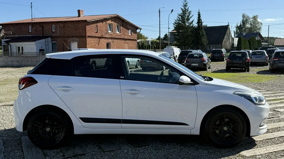 HYUNDAI i20 -