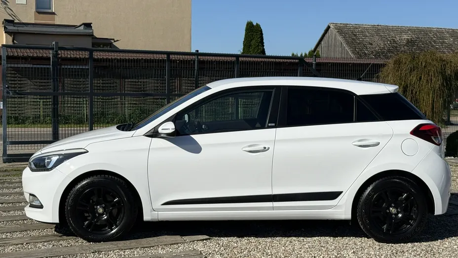 HYUNDAI i20 -