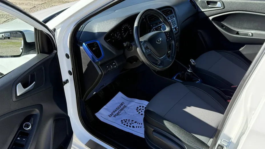 HYUNDAI i20 -