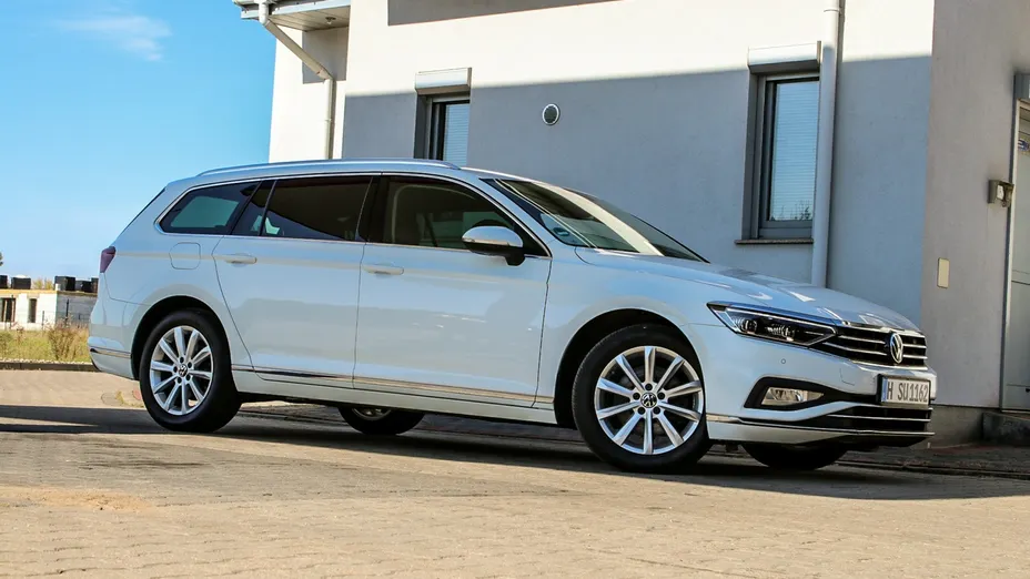 VOLKSWAGEN Passat -
