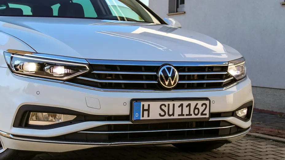 VOLKSWAGEN Passat -