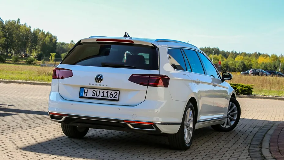 VOLKSWAGEN Passat -