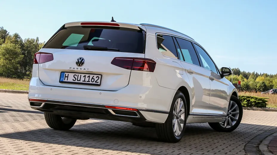 VOLKSWAGEN Passat -