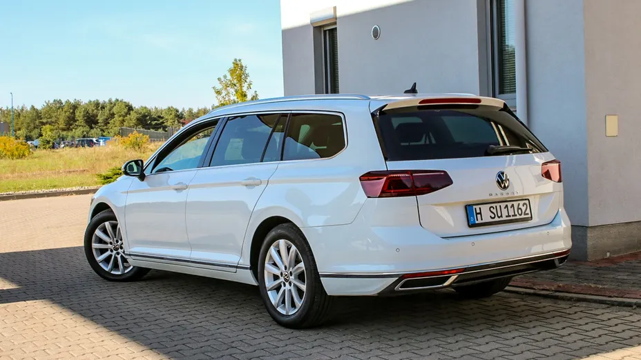 VOLKSWAGEN Passat -