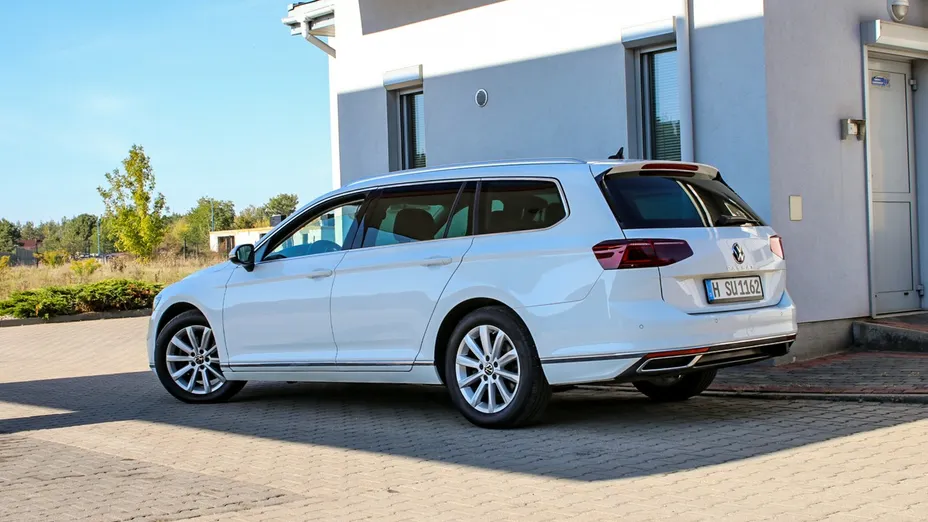 VOLKSWAGEN Passat -
