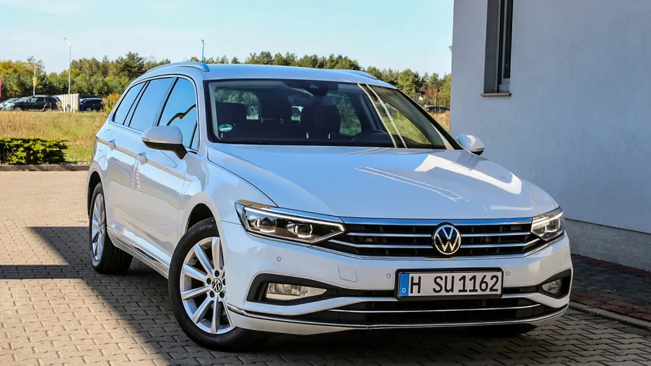 VOLKSWAGEN Passat -